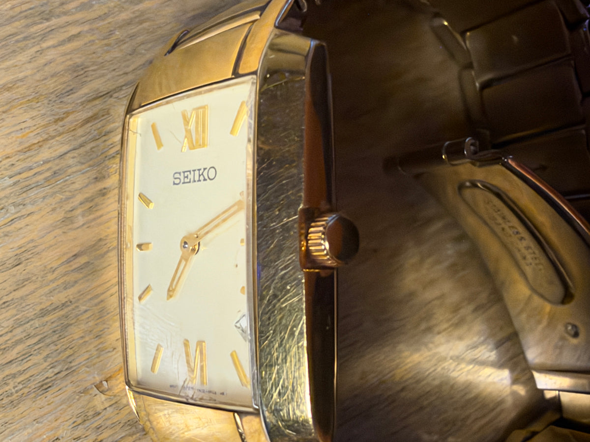 Seiko 7N39-0AG0 Rectangular Gold Tone Quartz Watch 27x36mm – Working