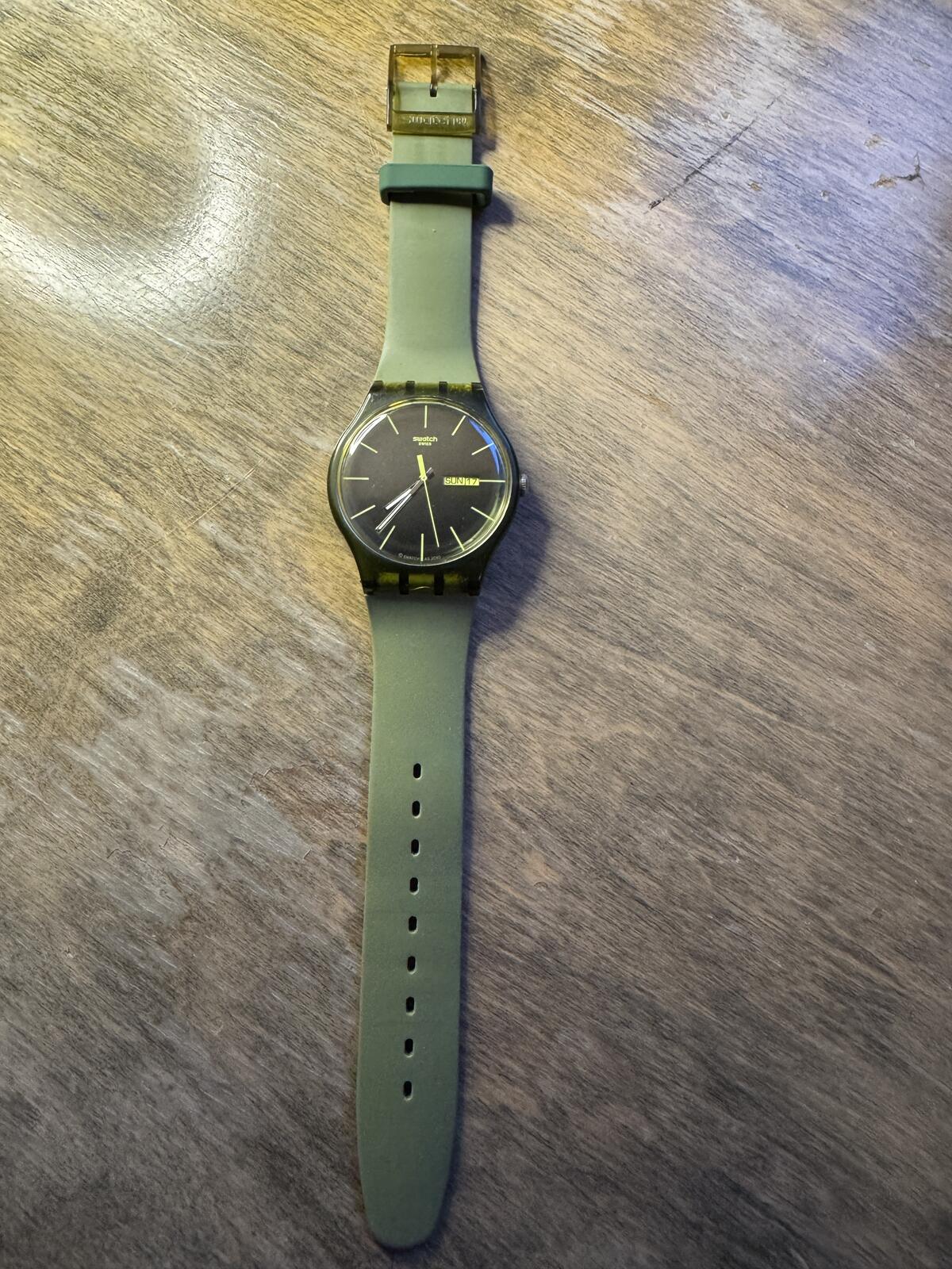 Swatch Olive Rebel SUOG700