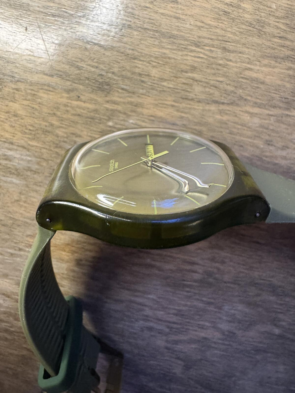Swatch Olive Rebel SUOG700