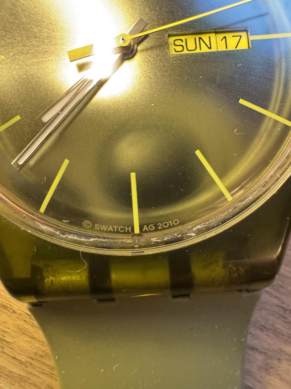 Swatch Olive Rebel SUOG700