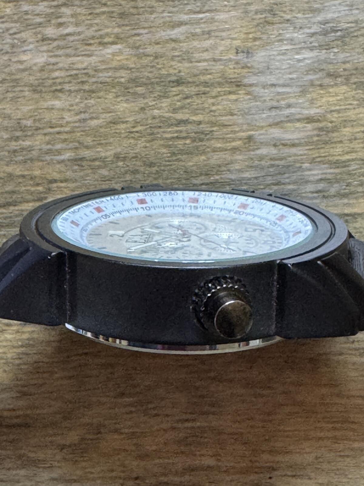 EA Orologio Oversized Chronograph Style Watch