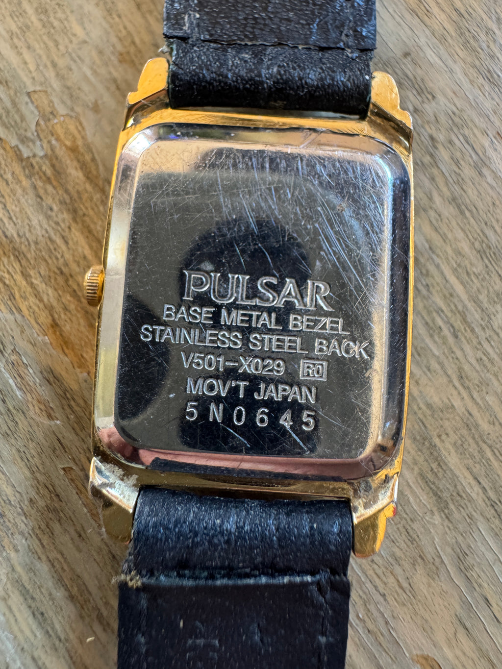 Vintage Pulsar Women’s Tank Watch V501-X029 – Gold Tone Quartz