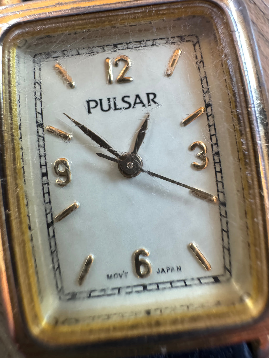 Vintage Pulsar Women’s Tank Watch V501-X029 – Gold Tone Quartz