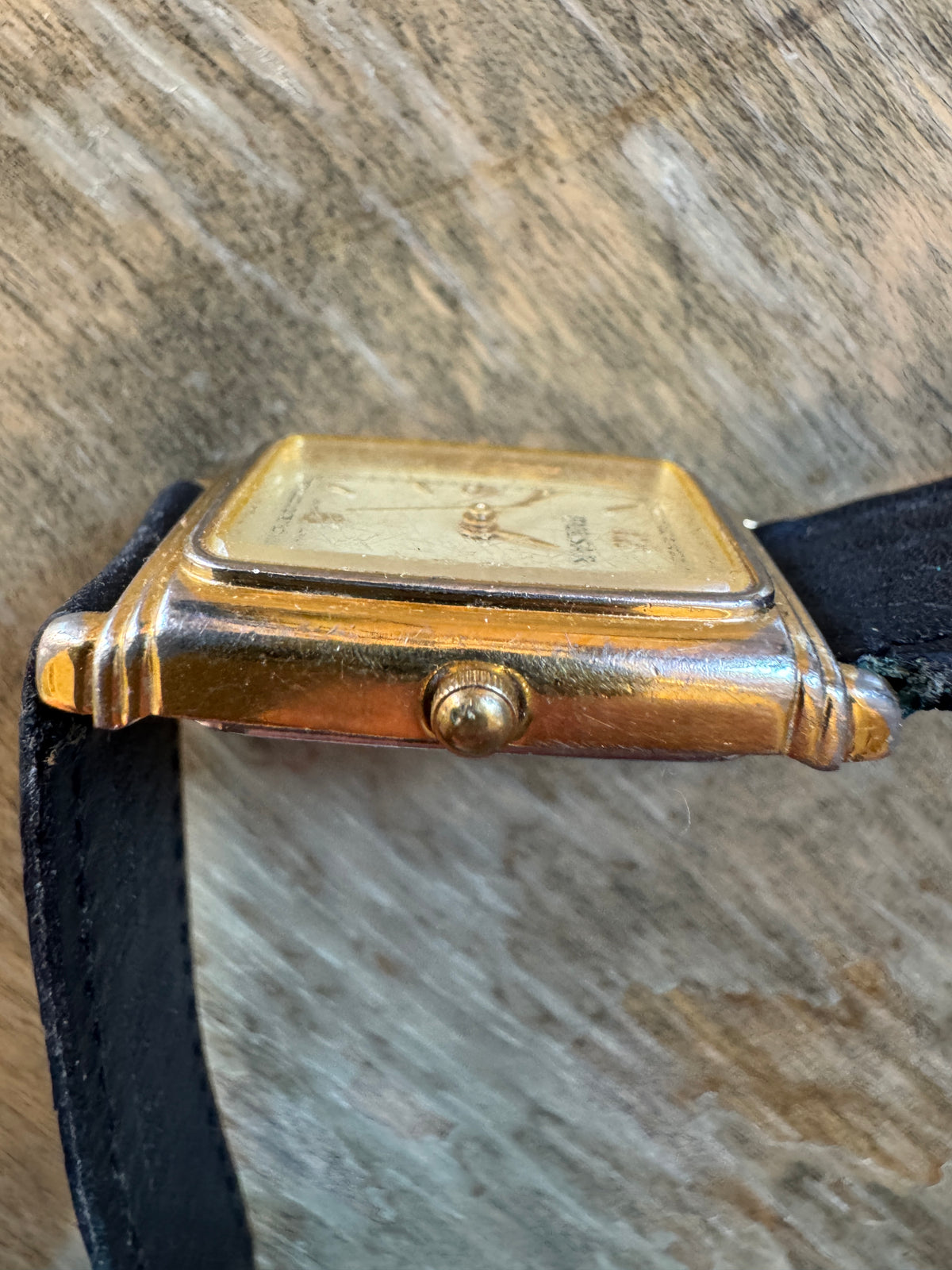 Vintage Pulsar Women’s Tank Watch V501-X029 – Gold Tone Quartz