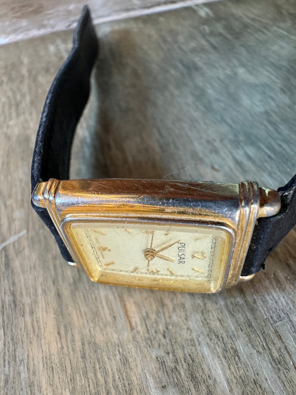 Vintage Pulsar Women’s Tank Watch V501-X029 – Gold Tone Quartz