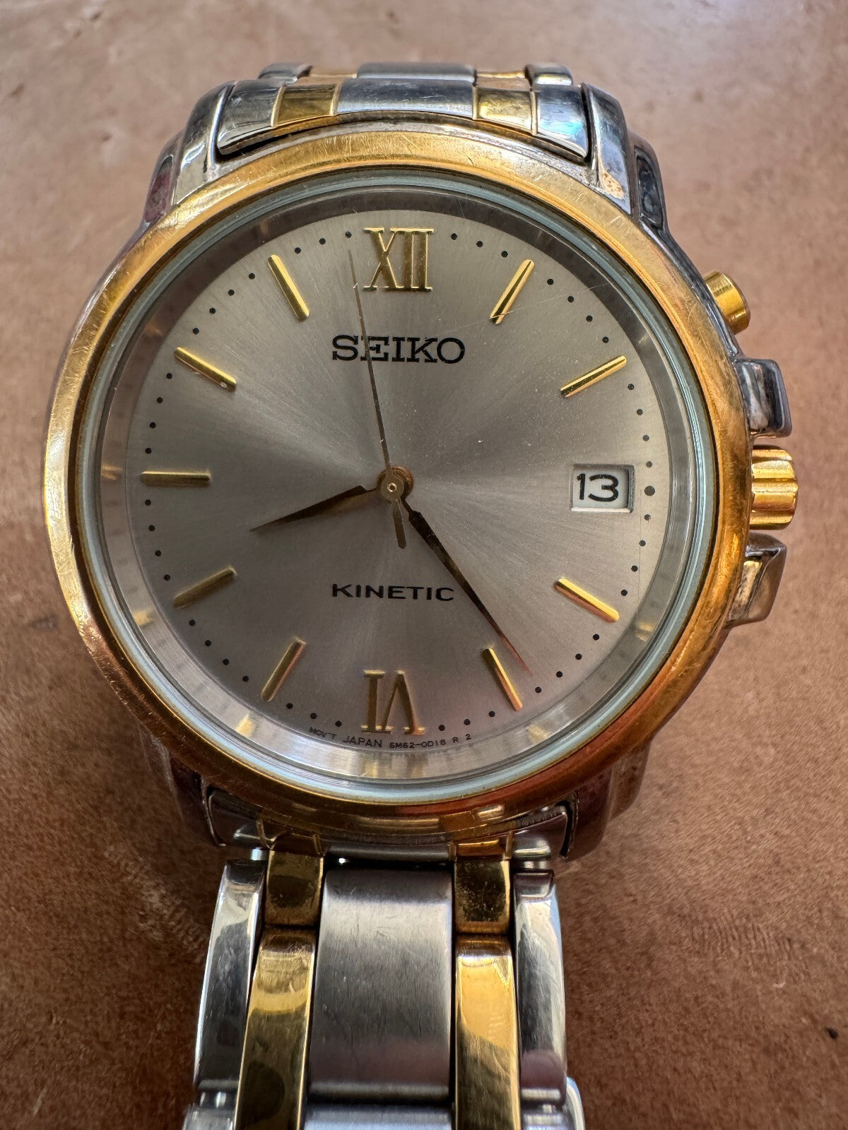 Vintage Seiko Kinetic 5M62-0B20 Two-Tone Silver Dial Date Men’s Watch