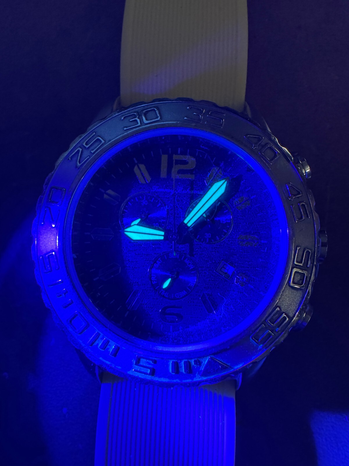 Tommy Bahama Swiss Quartz TB1035U54 Watch – Running/Needs Crystal – Parts/Repair