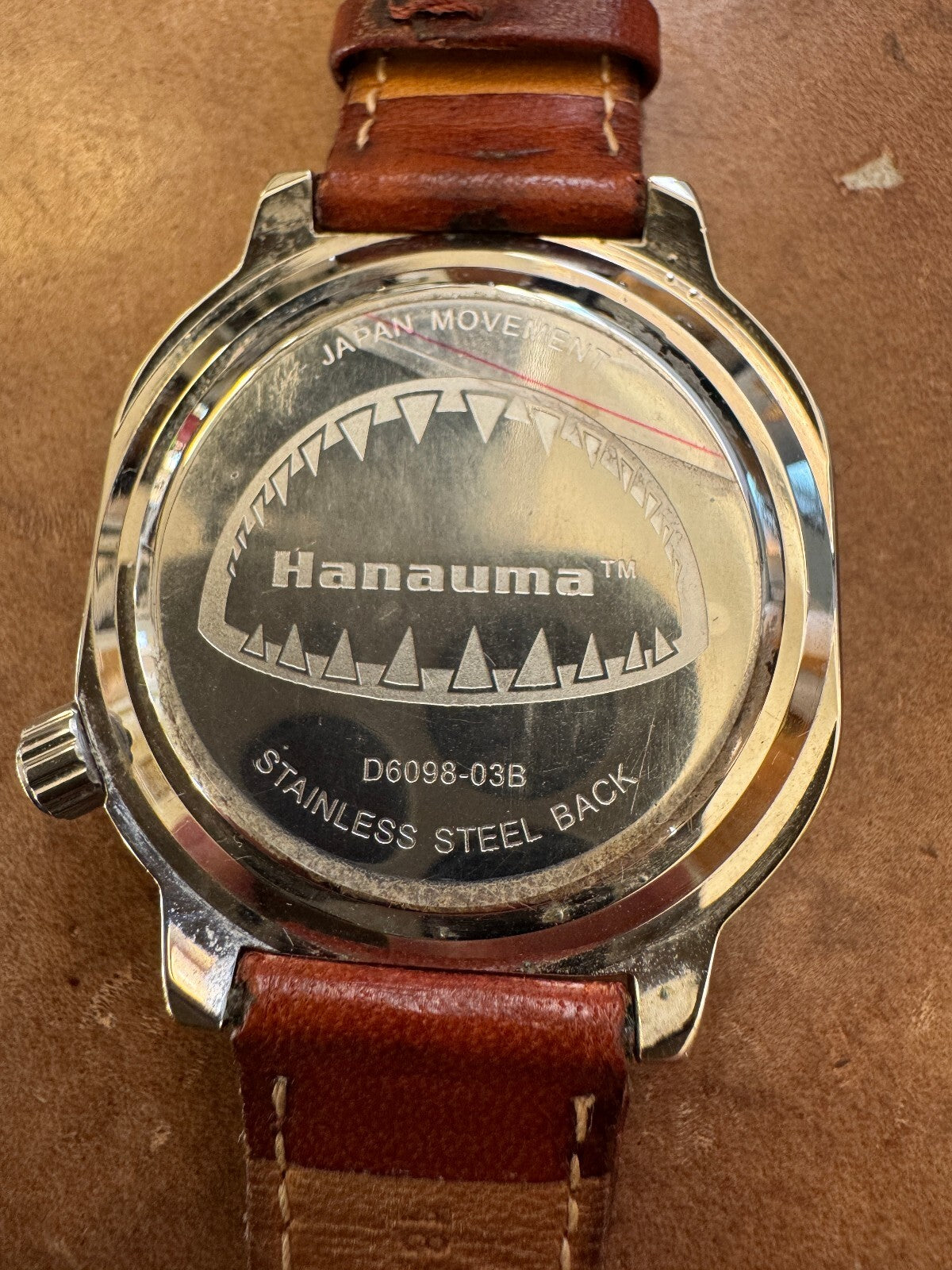 Hanauma D6098-03B Retro Shark Watch – Japanese Quartz – Crazy Hands