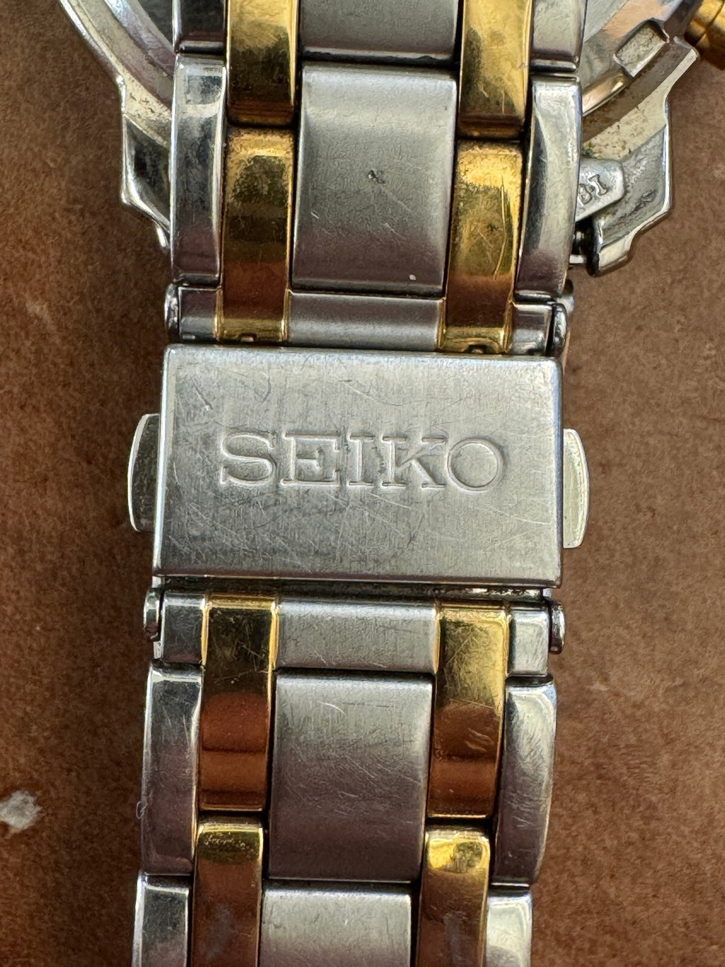 Vintage Seiko Kinetic 5M62-0B20 Two-Tone Silver Dial Date Men’s Watch