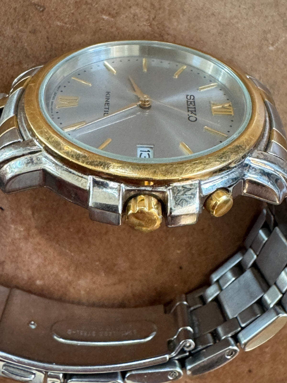Vintage Seiko Kinetic 5M62-0B20 Two-Tone Silver Dial Date Men’s Watch