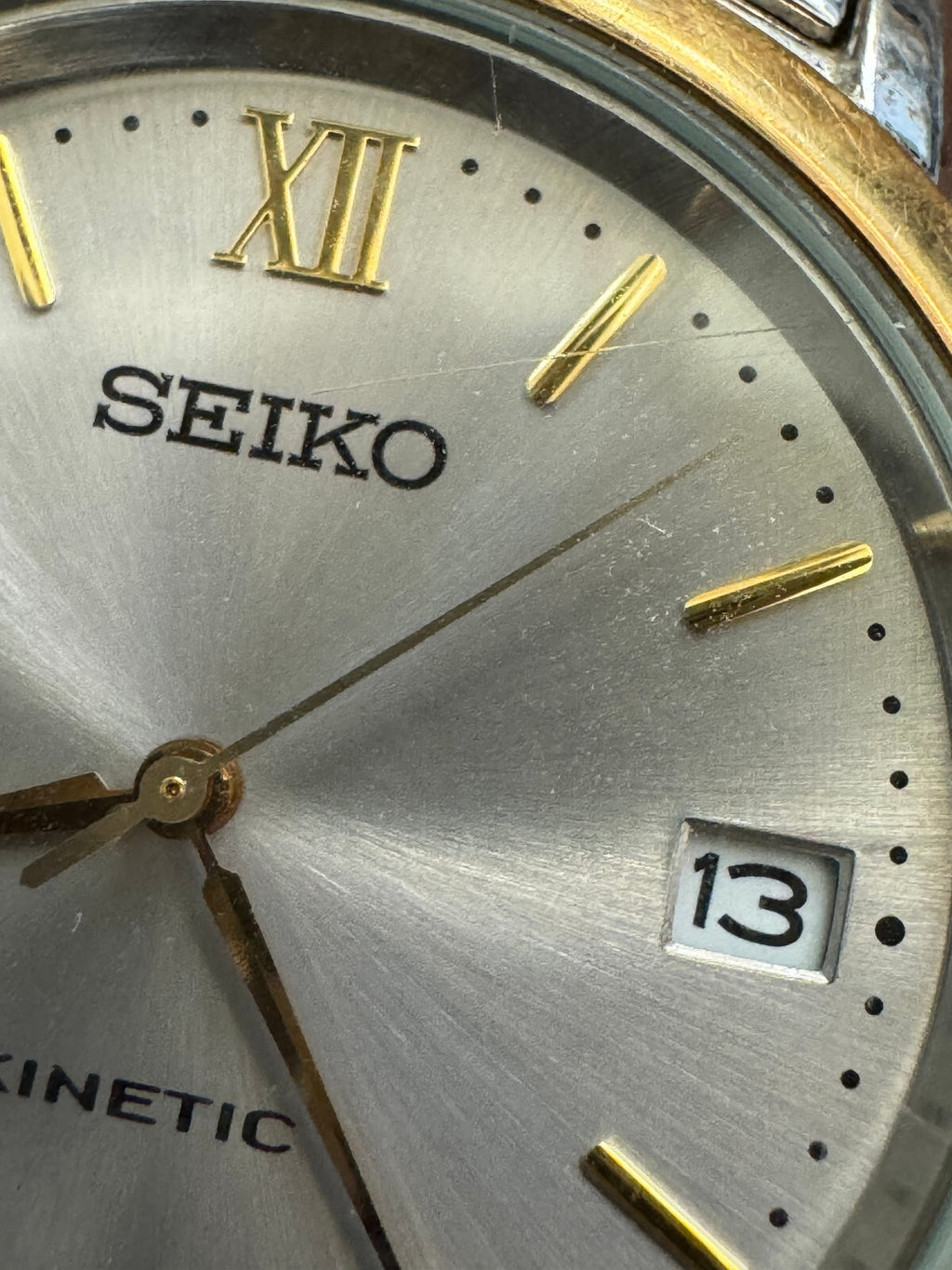 Vintage Seiko Kinetic 5M62-0B20 Two-Tone Silver Dial Date Men’s Watch