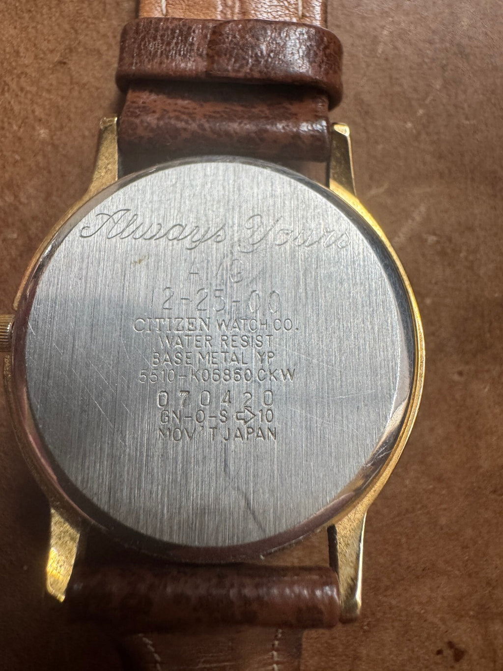 Vintage Citizen Quartz 5510 Black Dial Gold Tone Roman Bezel Date Watch – Japan