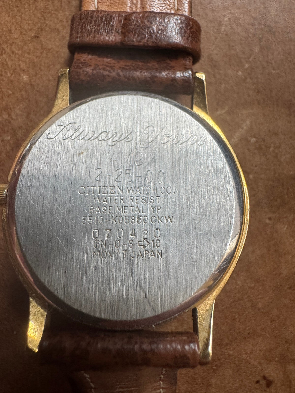 Vintage Citizen Quartz 5510 Black Dial Gold Tone Roman Bezel Date Watch – Japan