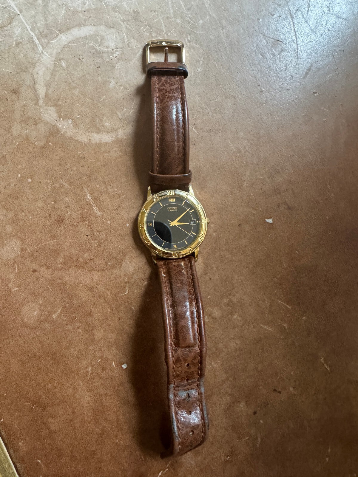Vintage Citizen Quartz 5510 Black Dial Gold Tone Roman Bezel Date Watch – Japan