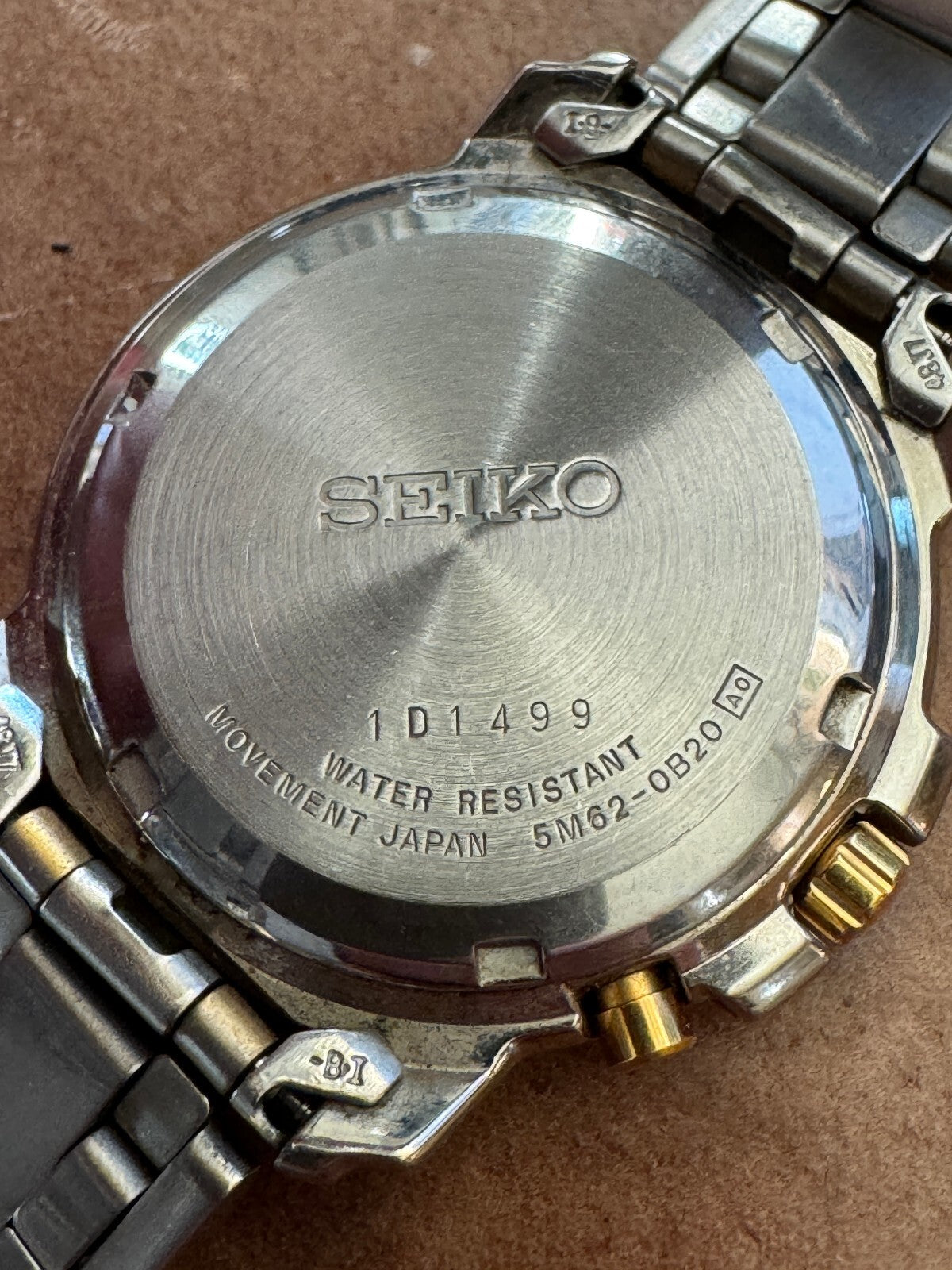 Vintage Seiko Kinetic 5M62-0B20 Two-Tone Silver Dial Date Men’s Watch