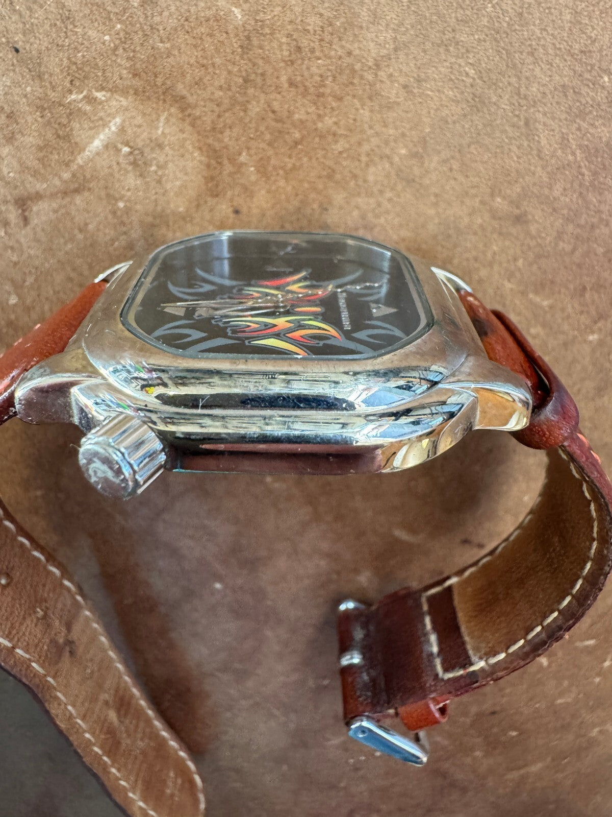 Hanauma D6098-03B Retro Shark Watch – Japanese Quartz – Crazy Hands
